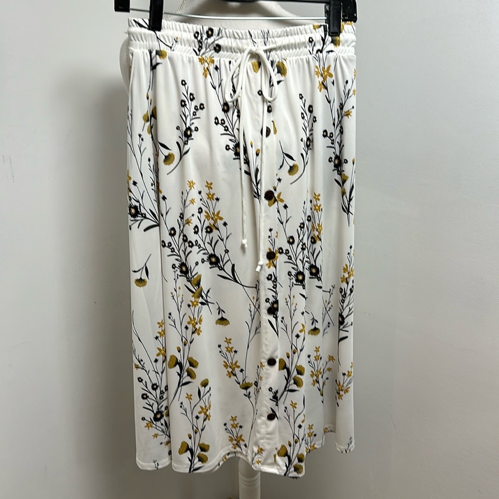 Beautiful skirt with pockets